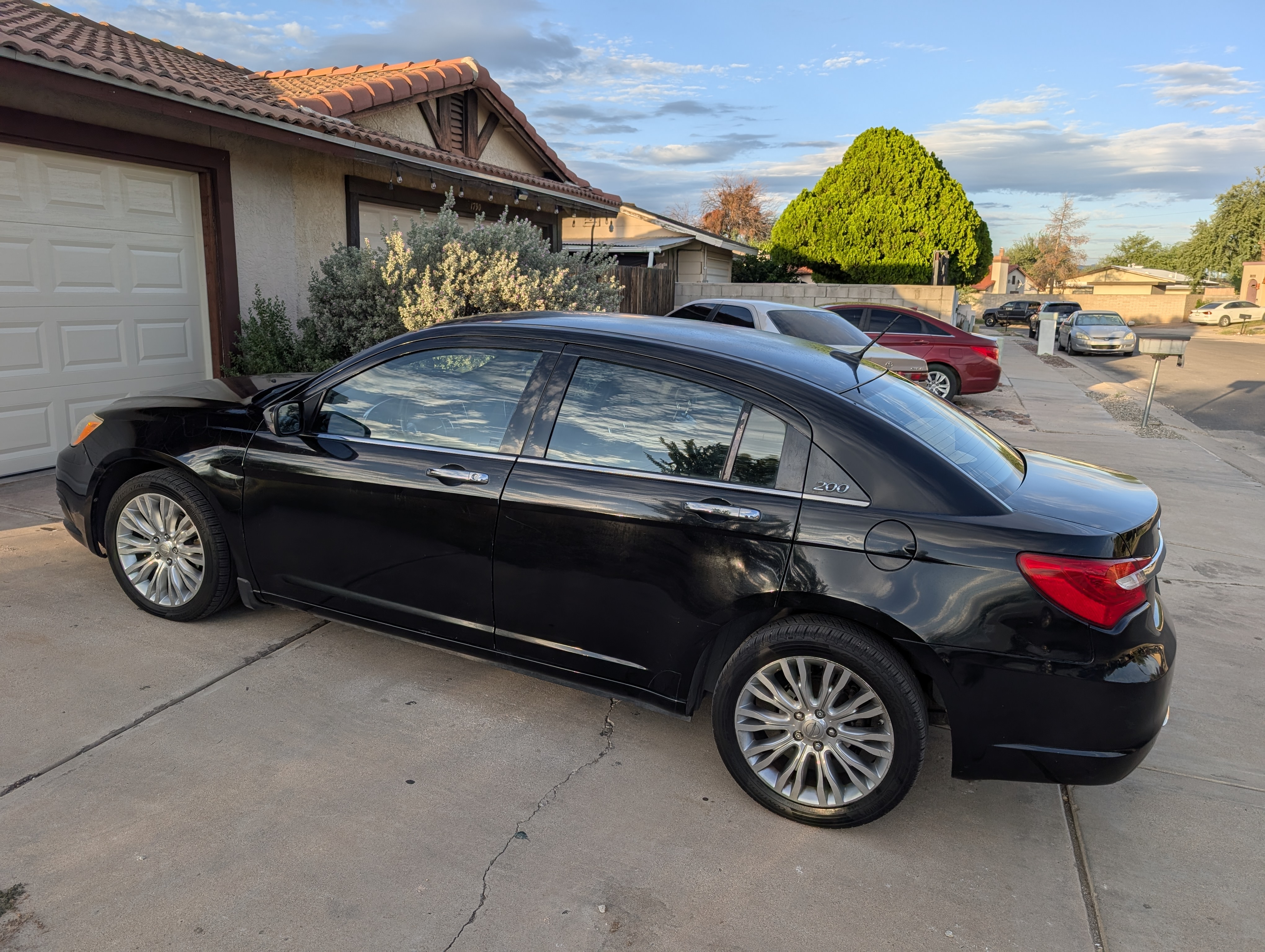 Used 2011 Chrysler 200 Limited FWD image 10