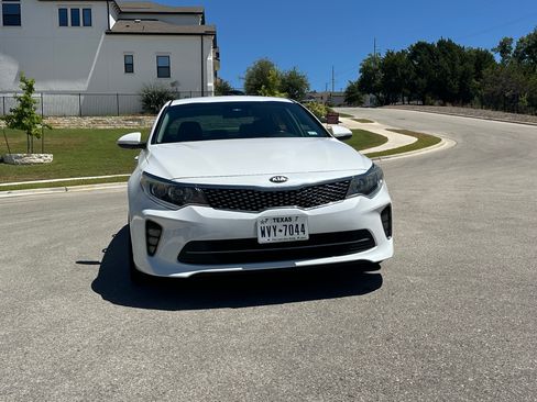 Used 2018 Kia Optima S FWD image 9