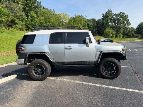 Used 2007 Toyota FJ Cruiser 2WD image 2