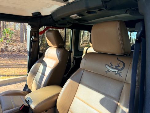 Used 2011 Jeep Wrangler Unlimited Sport image 14