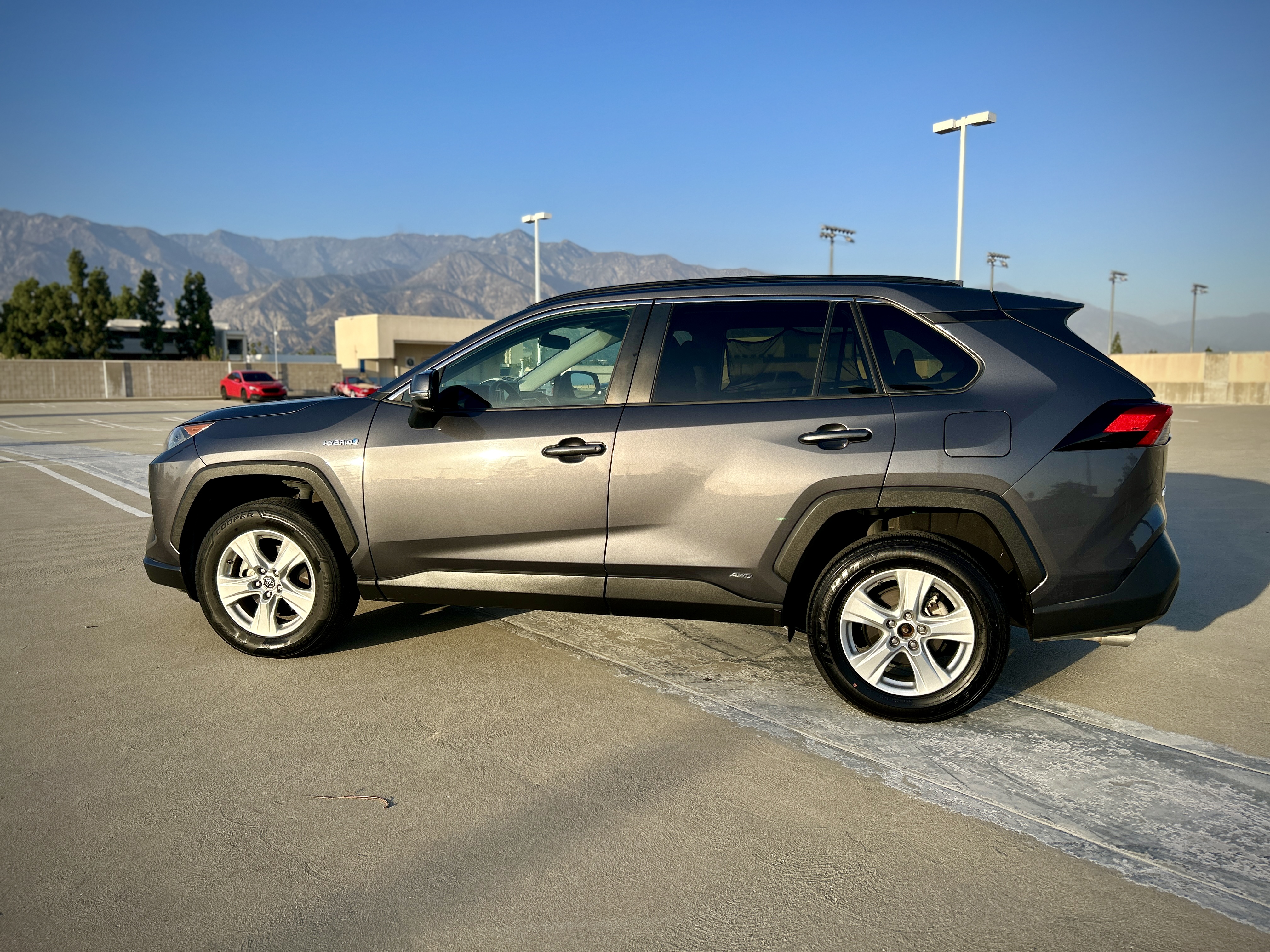 Used 2019 Toyota RAV4 LE AWD/4WD image 8