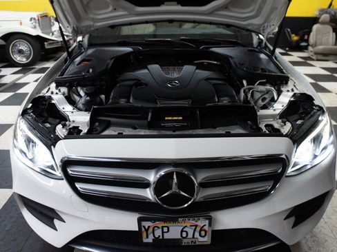 Used 2017 Mercedes-Benz E 400 4MATIC Wagon image 32