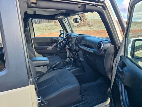 Used 2017 Jeep Wrangler Sport image 12