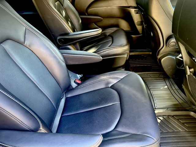 Used 2023 Chrysler Pacifica Touring-L w/ S Appearance Package FWD image 5