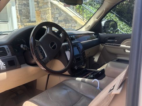 Used 2011 GMC Yukon Denali image 9
