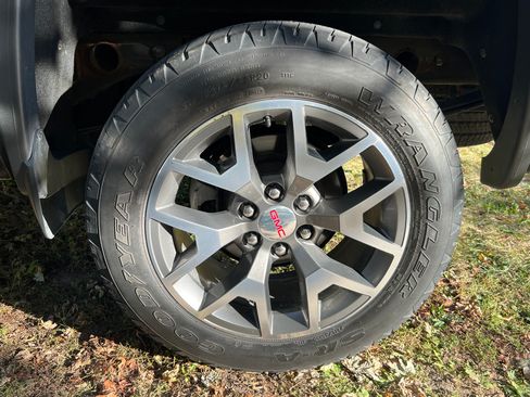 Used 2018 GMC Sierra 1500 SLT w/ All Terrain Package image 6