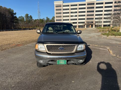 Used 2002 Ford F150 Short Bed 4D image 2