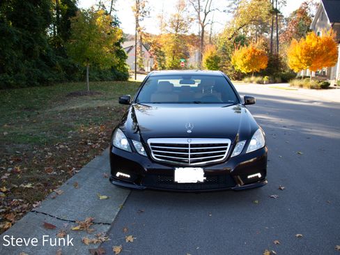 Used 2011 Mercedes-Benz E 350 4MATIC Sedan image 2