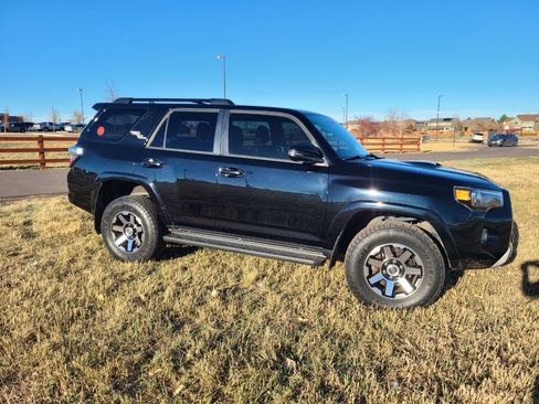 Used 2019 Toyota 4Runner TRD Off-Road Premium image 2