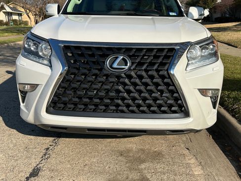 Used 2017 Lexus GX 460 Premium w/ Premium Package image 4