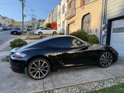 Used 2018 Porsche 718 Cayman RWD image 1