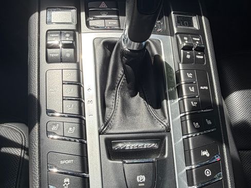 Used 2020 Porsche Macan S AWD/4WD image 4