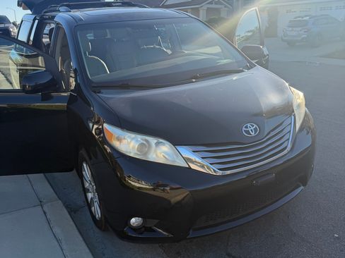 Used 2015 Toyota Sienna XLE Premium AWD/4WD image 4