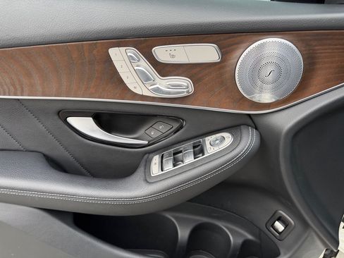 Used 2019 Mercedes-Benz GLC 300 4MATIC image 9