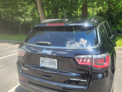 Used 2020 Jeep Compass Limited AWD/4WD image 5