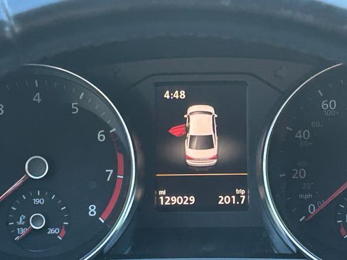 Used 2017 Volkswagen Passat 1.8T SEL Premium image 4