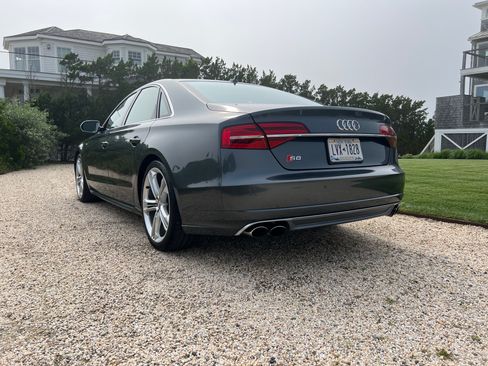 Used 2015 Audi S8 image 18