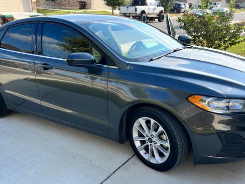 Used 2020 Ford Fusion SE FWD image 1