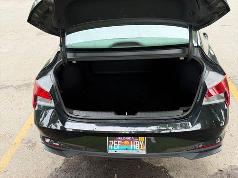 Used 2023 Hyundai Elantra SEL w/ Convenience Package FWD image 9