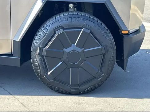 Used 2024 Tesla Cybertruck AWD Crew Cab image 10