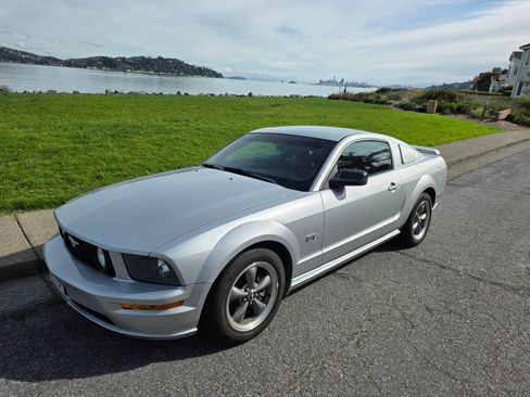 Used 2005 Ford Mustang GT Premium image 1