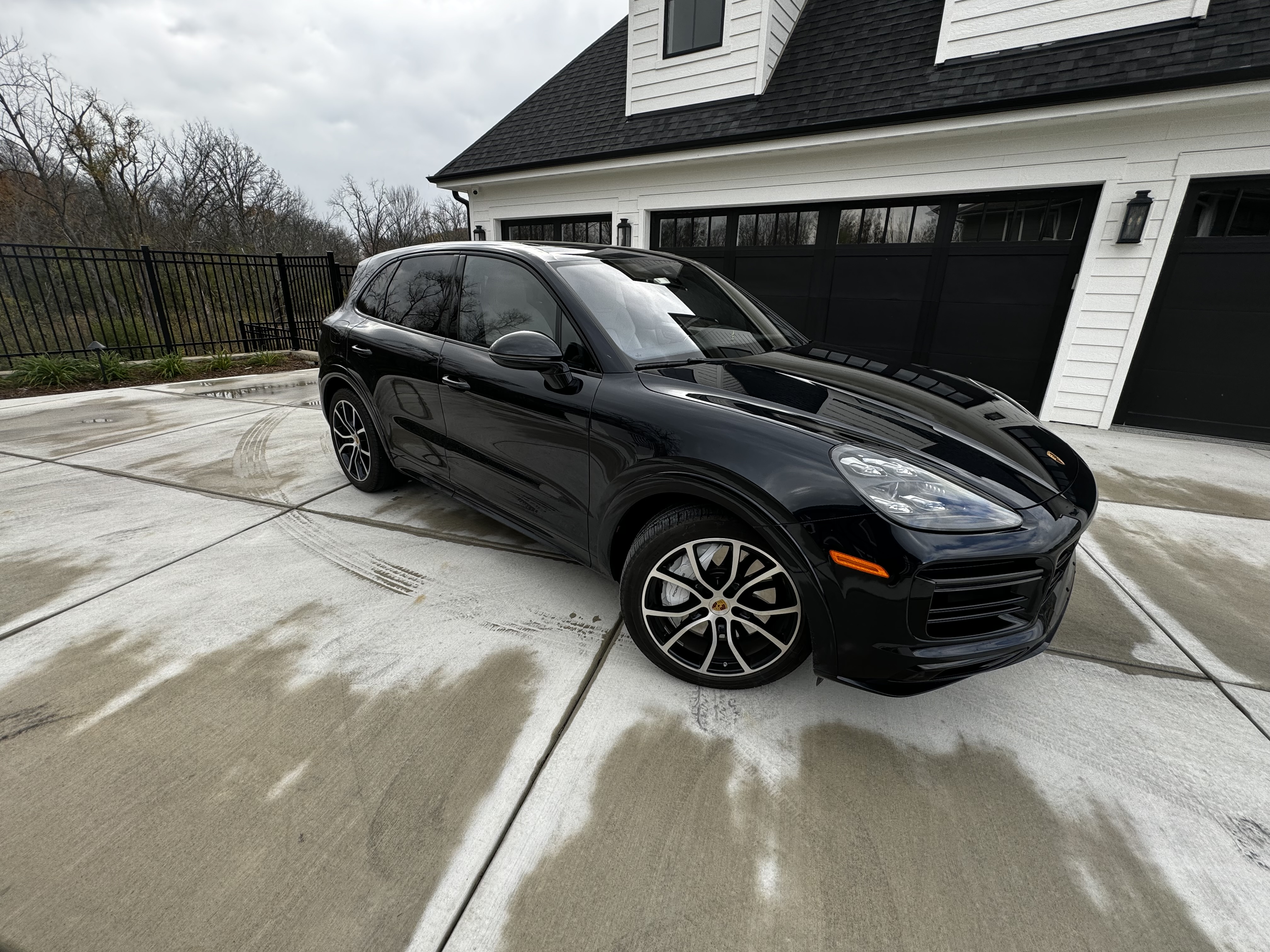 Used 2020 Porsche Cayenne Turbo AWD/4WD image 1