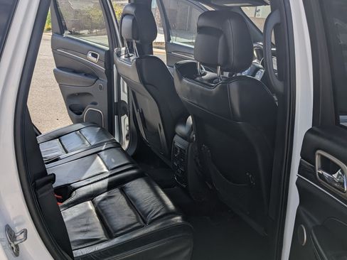 Used 2017 Jeep Grand Cherokee Overland w/ Jeep Active Safety Group image 19