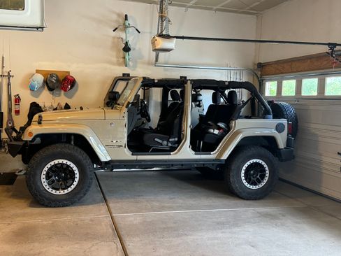 Used 2018 Jeep Wrangler Unlimited Sahara w/ Max Tow Package image 2