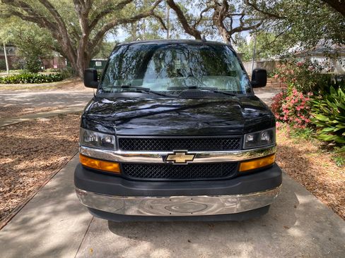 Used 2017 Chevrolet Express 3500 LT w/ LT Preferred Equipment Group image 4