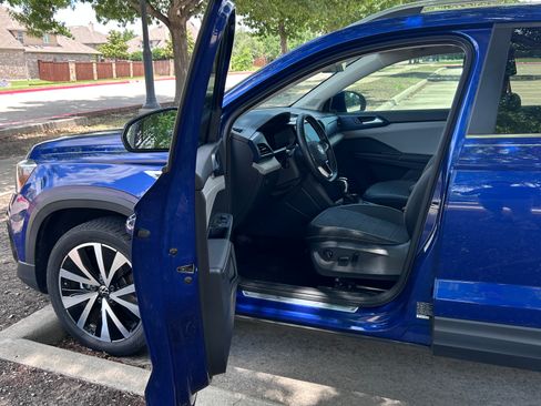 Used 2024 Volkswagen Taos SE FWD image 13