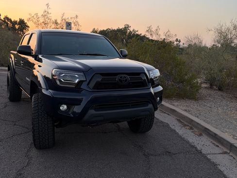 Used 2013 Toyota Tacoma 4x4 Double Cab w/ TRD Off-Road Pkg image 2