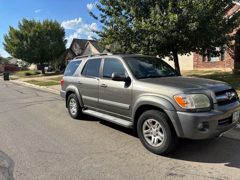 Used 2005 Toyota Sequoia Limited w/ Luxury Package RWD image 2