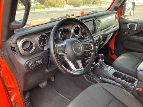 Used 2019 Jeep Wrangler Unlimited Sahara w/ Uconnect 4C Nav & Sound Group image 11