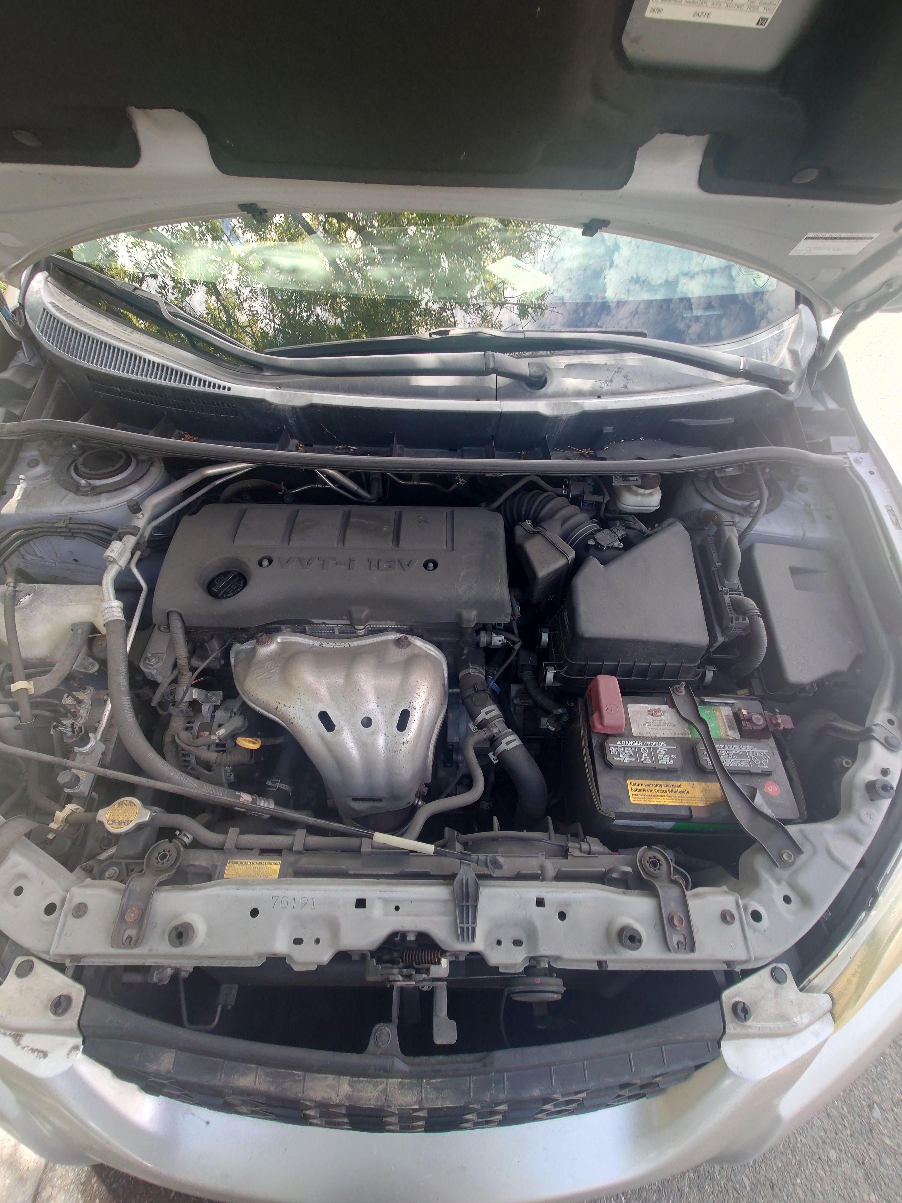 Used 2010 Toyota Matrix S FWD image 2