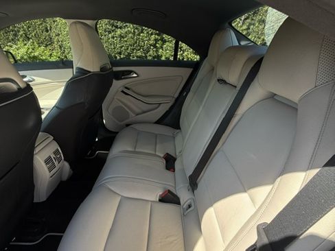 Used 2014 Mercedes-Benz CLA 250 image 15