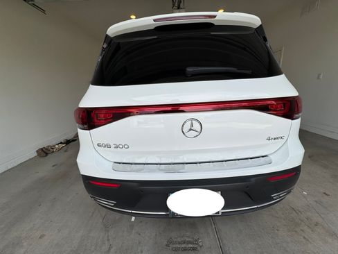 Used 2022 Mercedes-Benz EQB 300 4MATIC image 4