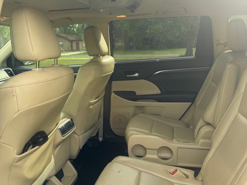 Used 2015 Toyota Highlander Limited w/ Driver Technology Package image 9