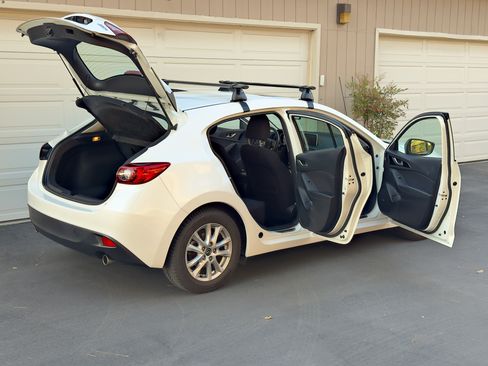Used 2016 MAZDA MAZDA3 i Touring w/ Popular Equipment Package FWD image 13