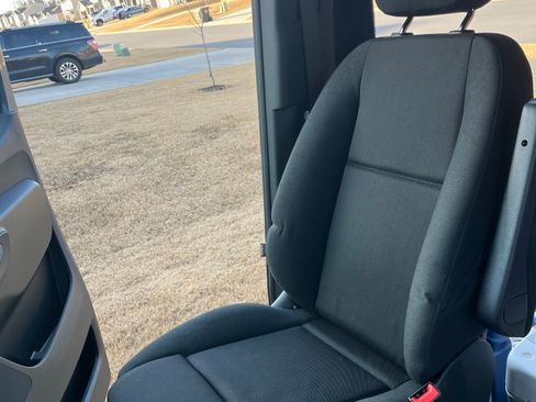 Used 2025 Mercedes-Benz Sprinter 2500 image 17