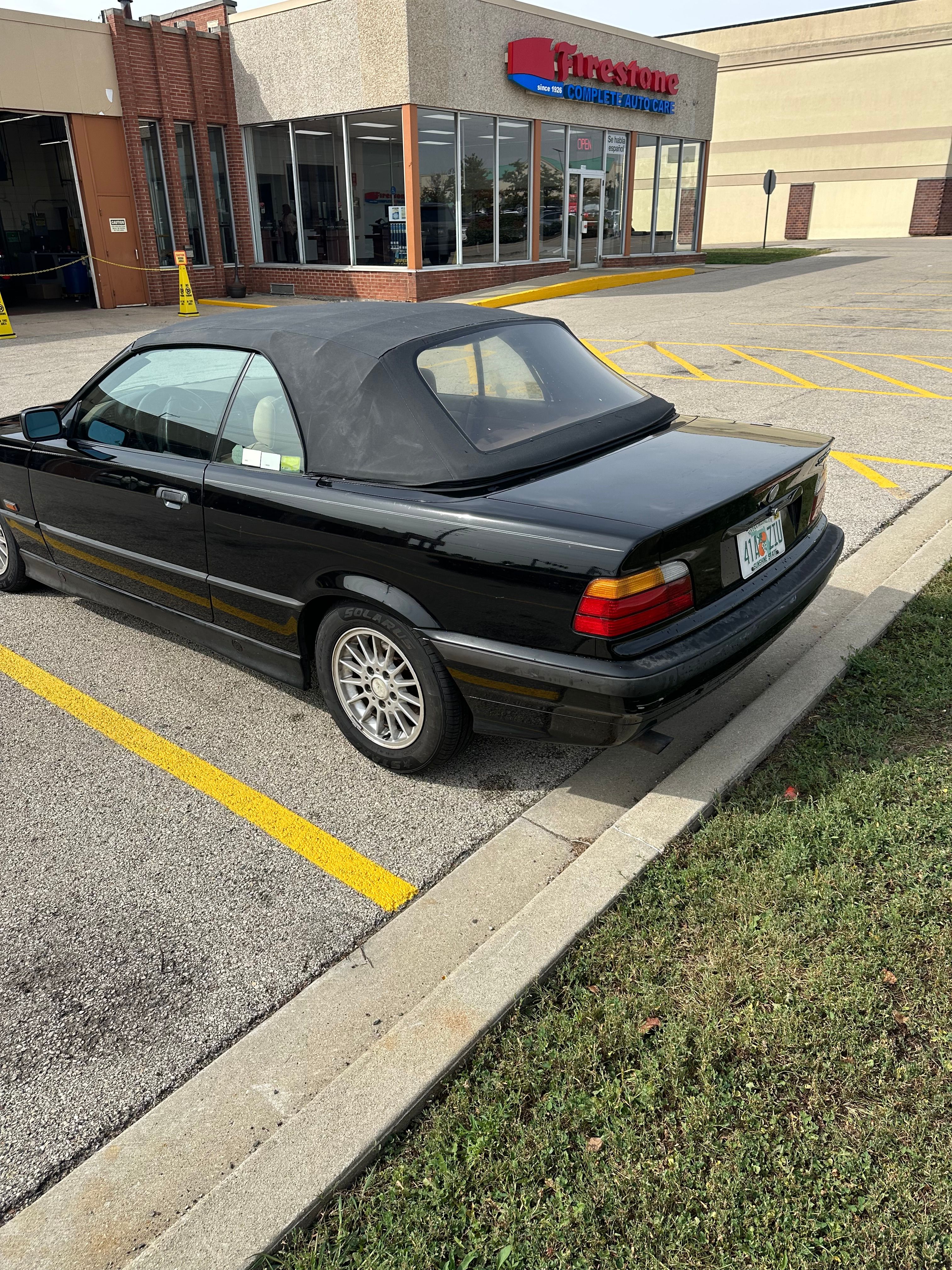 Used 1996 BMW 318i Convertible RWD image 2