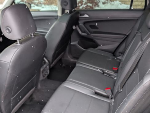 Used 2019 Volkswagen Tiguan SE w/ Panoramic Sunroof Package image 8