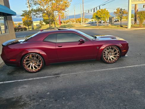Used 2018 Dodge Challenger SRT Hellcat image 5