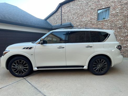 Used 2017 INFINITI QX80 Limited w/ All Season Package image 6