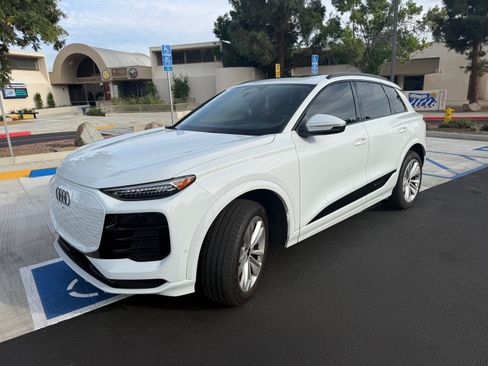 Used 2025 Audi Q6 e-tron Premium Plus w/ Premium Plus RWD image 10