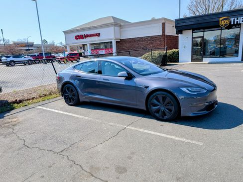 Used 2022 Tesla Model S Plaid image 14