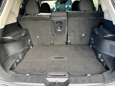 Used 2019 Nissan Rogue SV image 9