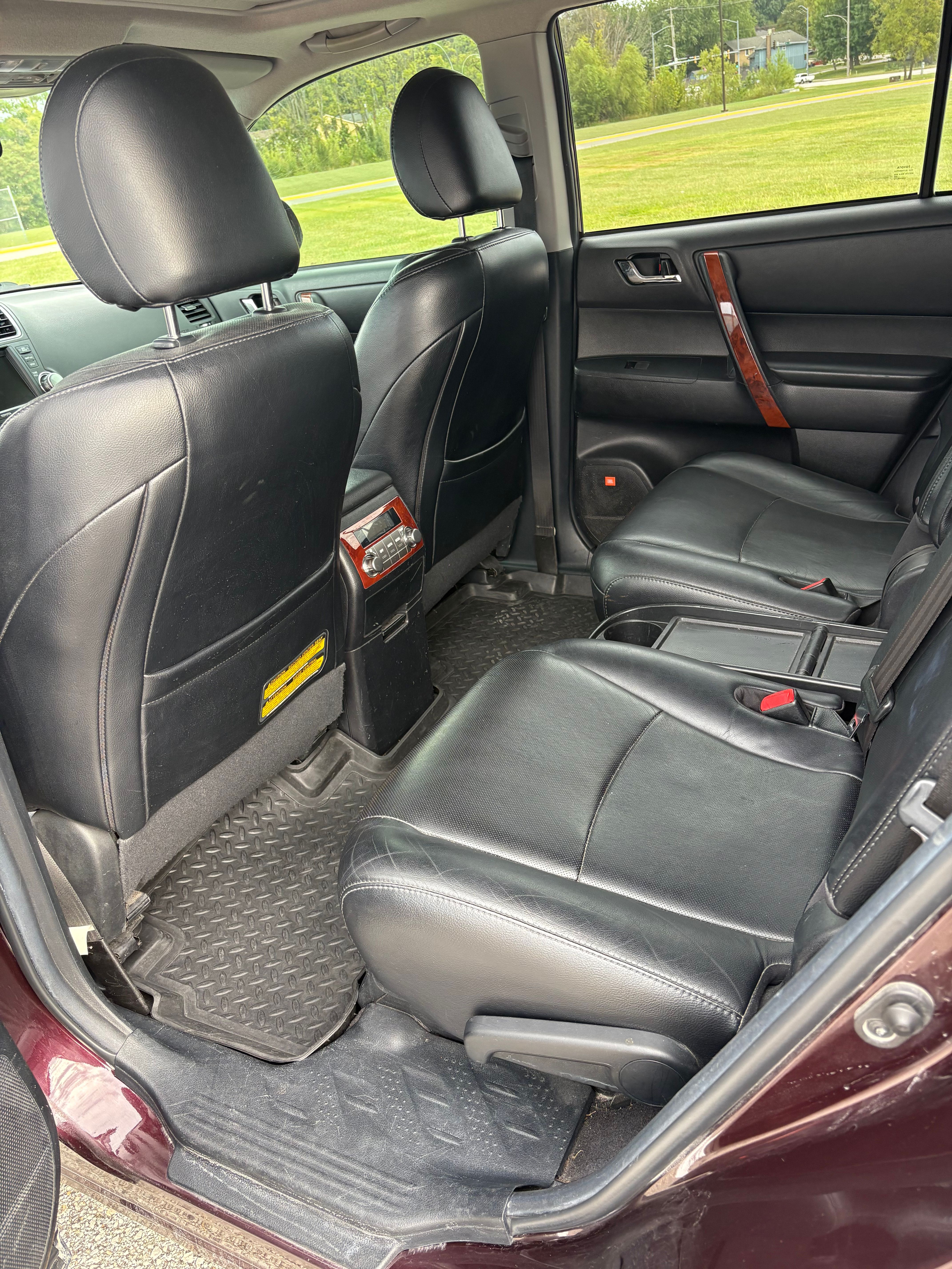 Used 2011 Toyota Highlander Limited w/ Tow Pkg AWD/4WD image 18