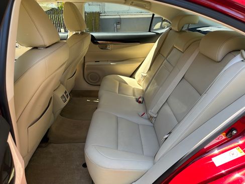 Used 2015 Lexus ES 350 w/ Premium Package FWD image 14