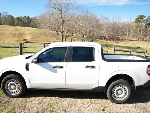 Used 2024 Ford Maverick XL image 2