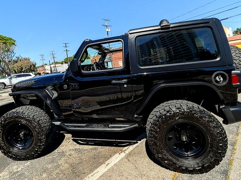 Used 2023 Jeep Wrangler Sport image 8